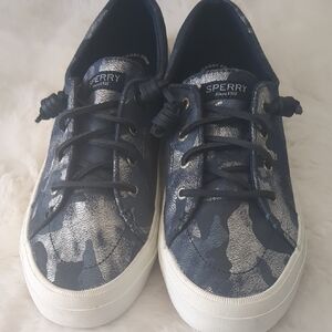 Sperry Crest Vibe Camo Navy and Metallic Sneakers Size 9